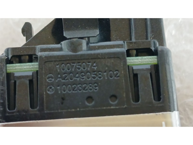 Recambio de mando elevalunas delantero derecho para mercedes-benz cla (w117) cla 200 referencia OEM IAM A2049058102 TOCADO 