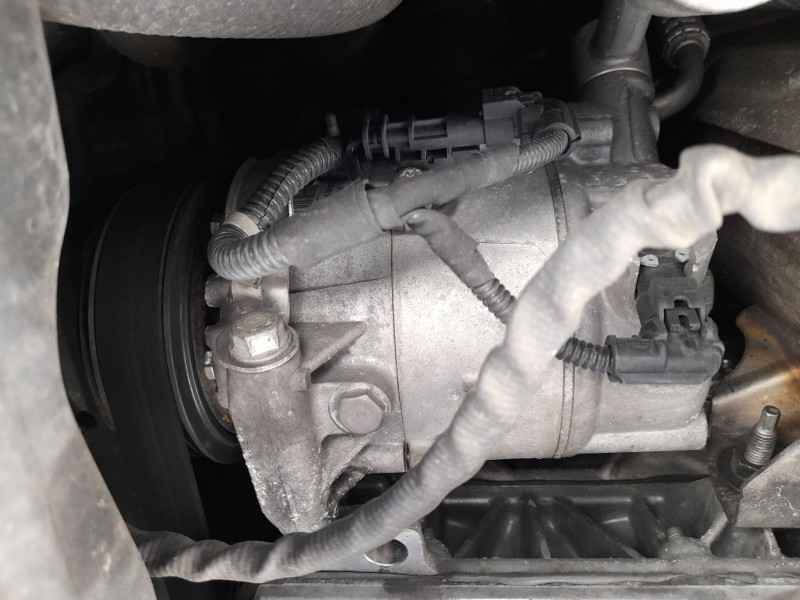 Recambio de compresor aire acondicionado para opel zafira tourer c (p12) 1.6 cdti (75) referencia OEM IAM 95526826 39164668 