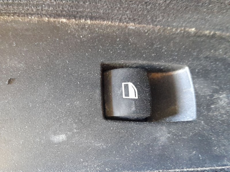 Recambio de mando elevalunas trasero izquierdo para bmw x1 (e84) sdrive 18 d referencia OEM IAM 61316935534  