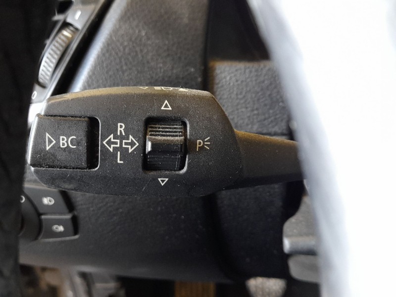 Recambio de mando luces y limpia para bmw x1 (e84) sdrive 18 d referencia OEM IAM 61319164418  