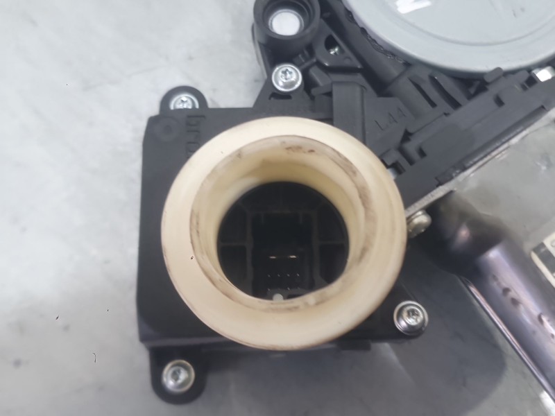 Recambio de elevalunas trasero derecho para toyota avensis touring sports advance referencia OEM IAM 8571005061  ELECTRICO