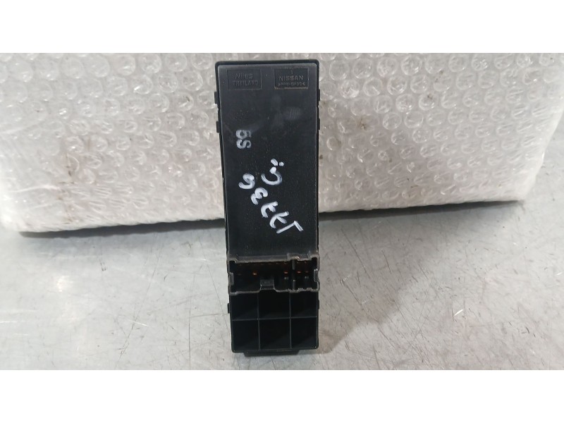 Recambio de mando elevalunas delantero izquierdo para nissan micra v (k14) 1.0 ig-t 100 referencia OEM IAM 254015FA0A  
