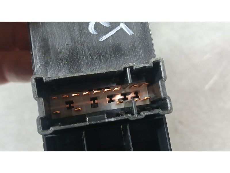 Recambio de mando elevalunas delantero izquierdo para nissan micra v (k14) 1.0 ig-t 100 referencia OEM IAM 254015FA0A  