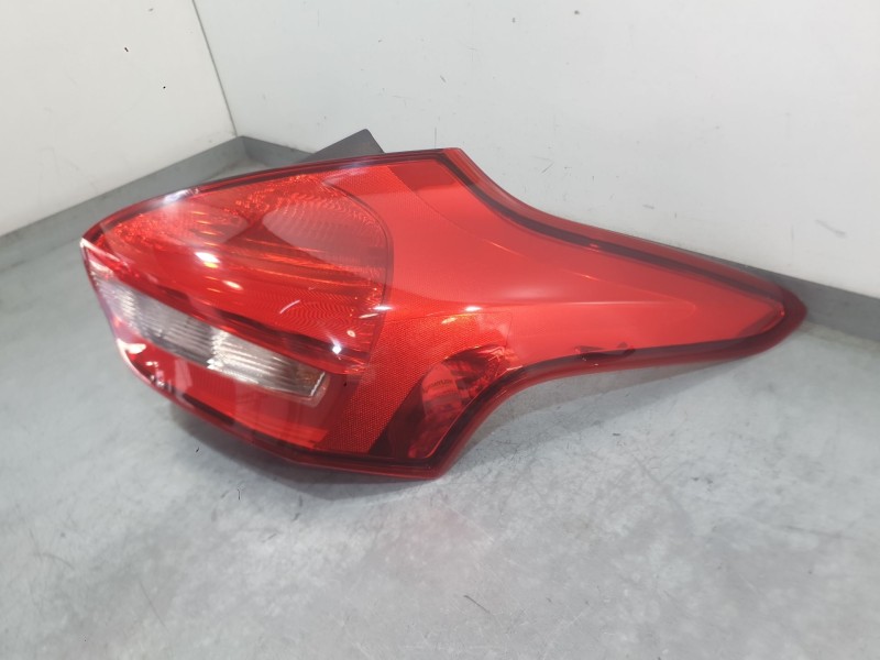 Recambio de piloto trasero derecho para ford focus iii 1.0 ecoboost referencia OEM IAM 1906354  