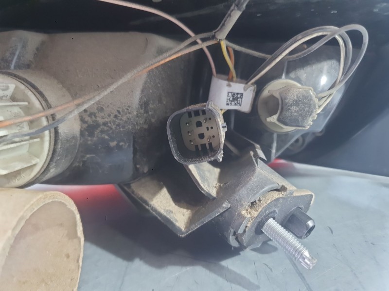 Recambio de piloto trasero derecho para ford focus iii 1.0 ecoboost referencia OEM IAM 1906354  