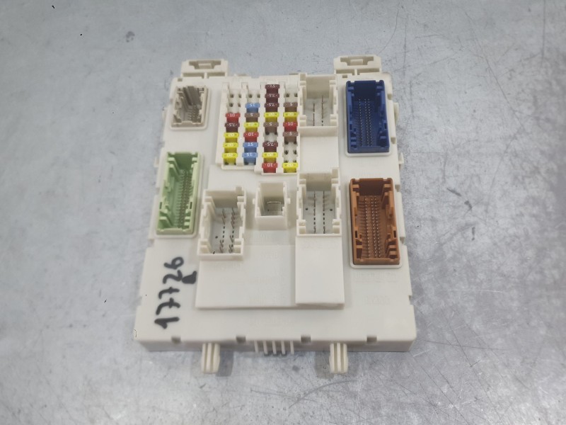 Recambio de caja reles / fusibles para ford focus iii 1.0 ecoboost referencia OEM IAM 1842390  