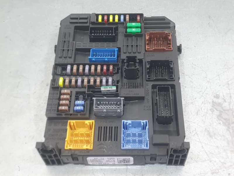 Recambio de caja reles / fusibles para peugeot 2008 ii (ud_, us_, uy_, uj_, ur_, uc_) 1.5 bluehdi 110 (udyhsk) referencia OEM IA
