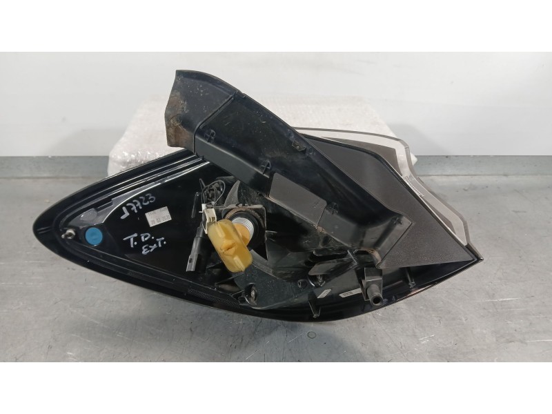 Recambio de piloto trasero derecho exterior para ford puma (j2k, cf7) 1.0 ecoboost mhev referencia OEM IAM 2579082  