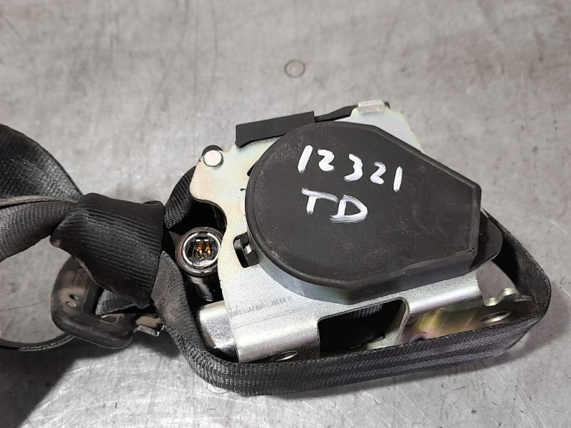 Recambio de pretensor airbag trasero derecho para renault megane iii coupe dynamique referencia OEM IAM   