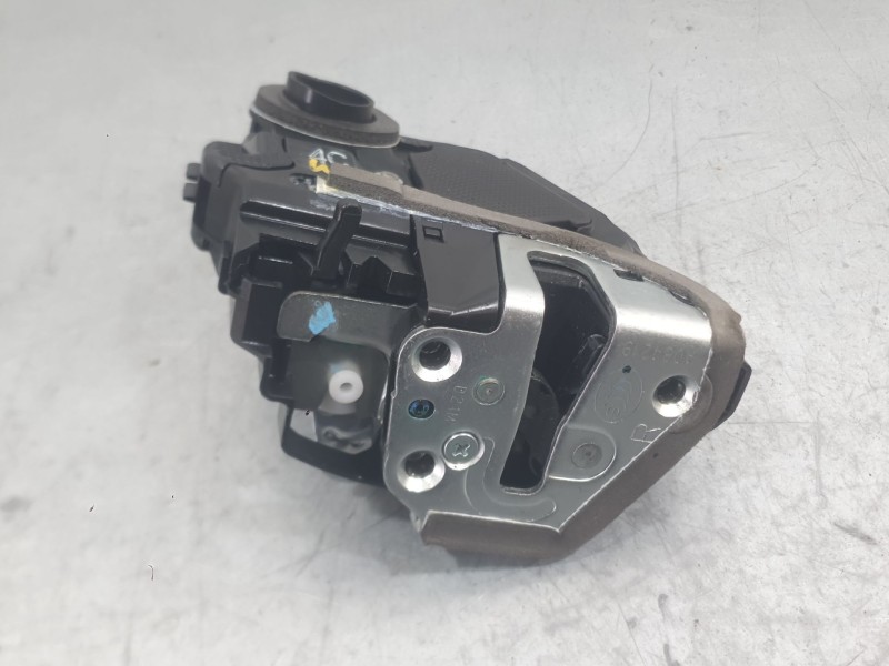 Recambio de cerradura puerta trasera derecha para toyota avensis touring sports advance referencia OEM IAM   