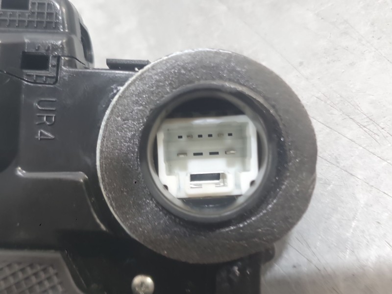 Recambio de cerradura puerta trasera derecha para toyota avensis touring sports advance referencia OEM IAM   