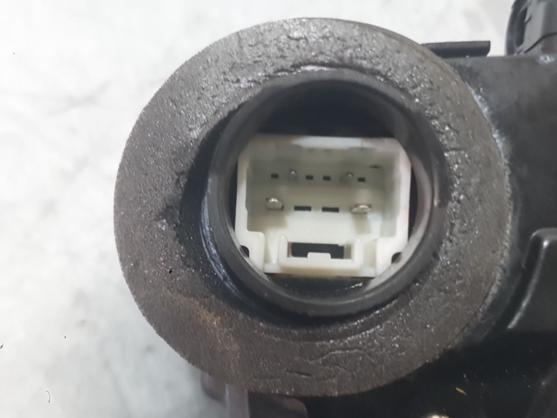 Recambio de cerradura puerta trasera izquierda para toyota auris (_e18_) 1.4 d-4d (nde180_) referencia OEM IAM 6906005050  