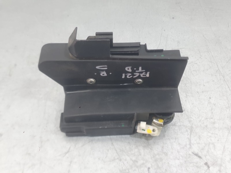 Recambio de cerradura puerta trasera derecha para dacia duster (hm_) 1.6 sce 115 (hmm1) referencia OEM IAM 825020888R  