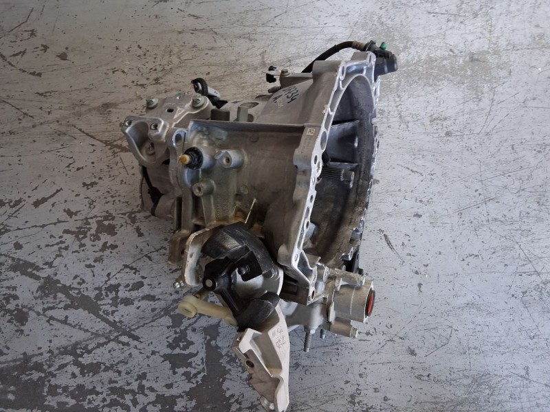 Recambio de caja cambios para peugeot 2008 ii (ud_, us_, uy_, uj_, ur_, uc_) 1.5 bluehdi 110 (udyhsk) referencia OEM IAM 20V253 