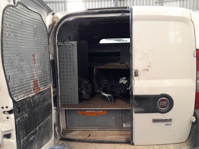Recambio de puerta trasera derecha carga para fiat doblo cargo (263_) 1.3 d multijet referencia OEM IAM 52000031  