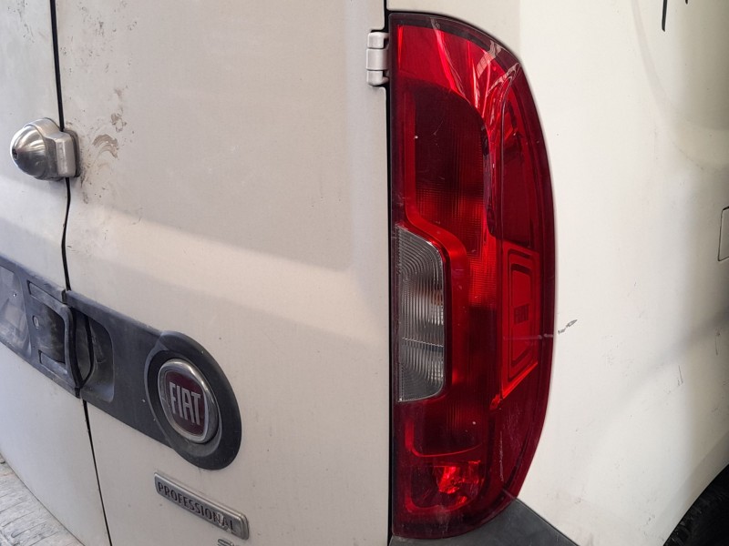 Recambio de piloto trasero derecho para fiat doblo cargo (263_) 1.3 d multijet referencia OEM IAM 51810673  