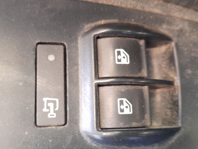 Recambio de mando elevalunas delantero izquierdo para fiat doblo cargo (263_) 1.3 d multijet referencia OEM IAM 735498684  