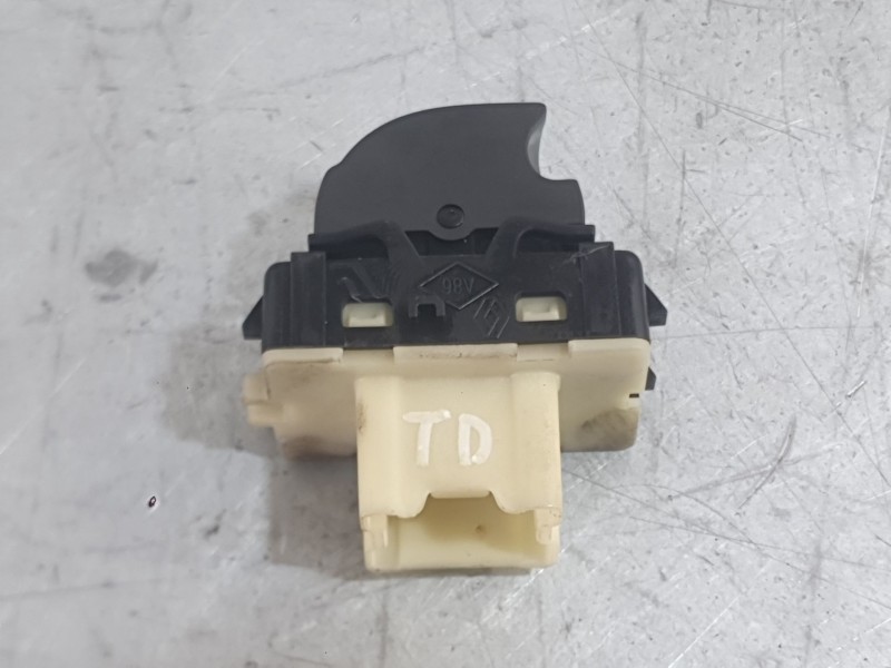 Recambio de mando elevalunas trasero derecho para dacia sandero ii (b8_) tce 90 (b8m1, b8ma) referencia OEM IAM 254217475R  