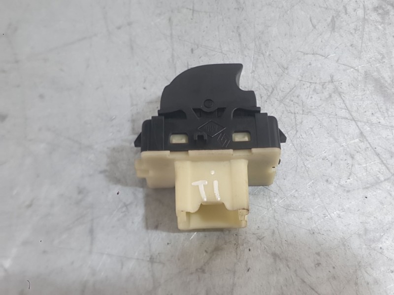 Recambio de mando elevalunas trasero izquierdo para dacia sandero ii (b8_) tce 90 (b8m1, b8ma) referencia OEM IAM 254217475R  