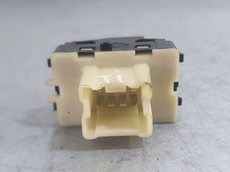 Recambio de mando elevalunas trasero izquierdo para dacia sandero ii (b8_) tce 90 (b8m1, b8ma) referencia OEM IAM 254217475R  