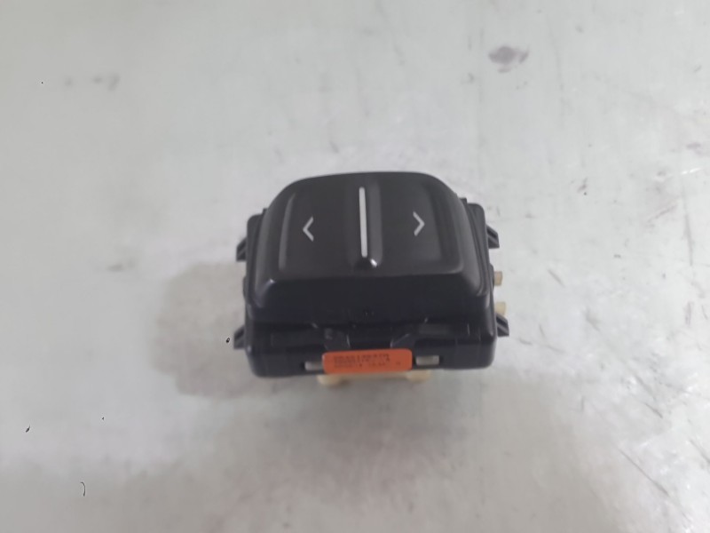 Recambio de mando elevalunas trasero derecho para dacia sandero ii (b8_) tce 90 (b8m1, b8ma) referencia OEM IAM   