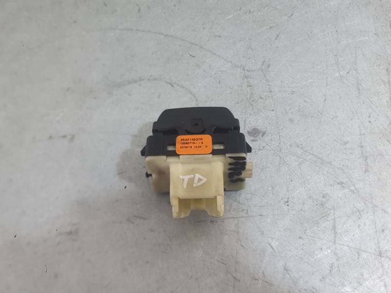 Recambio de mando elevalunas trasero derecho para dacia sandero ii (b8_) tce 90 (b8m1, b8ma) referencia OEM IAM   