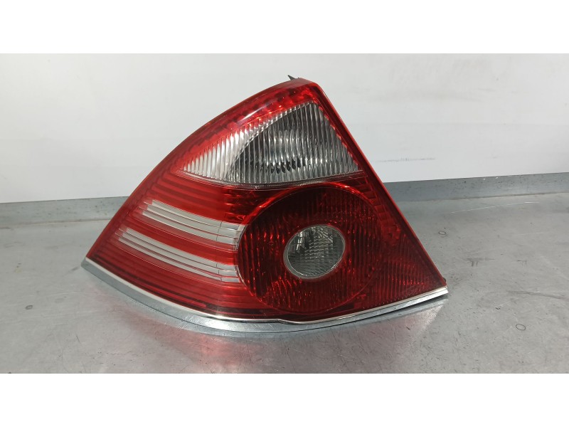 Recambio de piloto trasero izquierdo para ford mondeo iii (b5y) 2.2 tdci referencia OEM IAM 1371861  