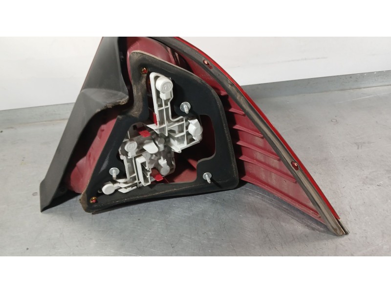 Recambio de piloto trasero izquierdo para ford mondeo iii (b5y) 2.2 tdci referencia OEM IAM 1371861  