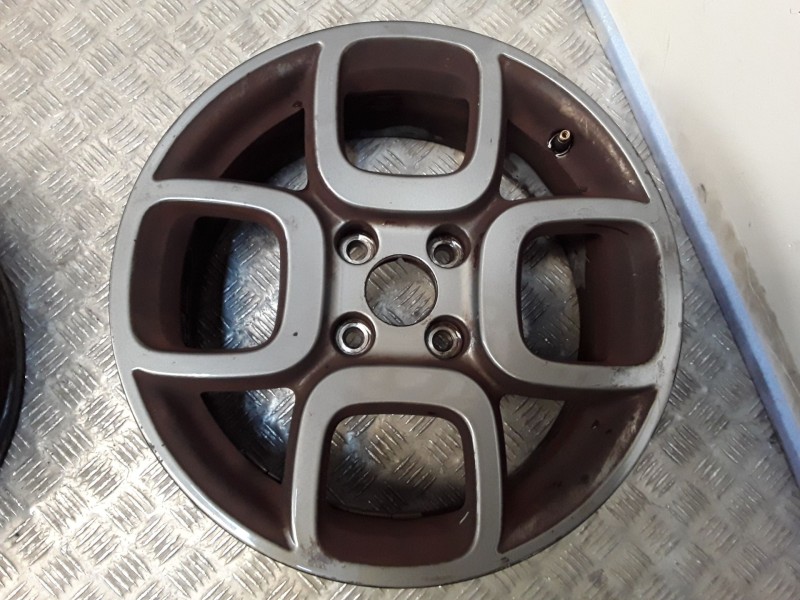Recambio de juego llantas aluminio para citroën c4 cactus 1.6 hdi 90 referencia OEM IAM 6.5X16 4 TORN ET19 ROZADAS ALUMINIO