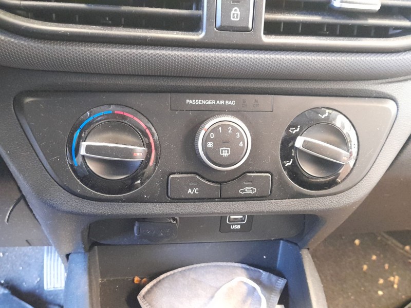 Recambio de mando calefaccion / aire acondicionado para hyundai i10 iii (ac3, ai3) 1.0 mpi referencia OEM IAM 97250K7000TT6  