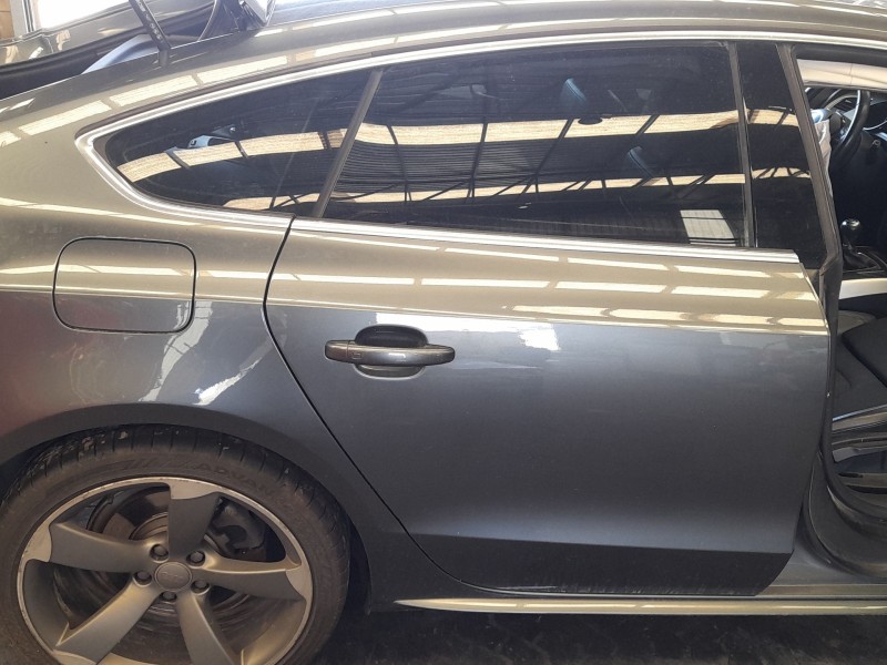 Recambio de puerta trasera derecha para audi a5 sportback (8ta) 2.0 tdi referencia OEM IAM 8T8833052D  