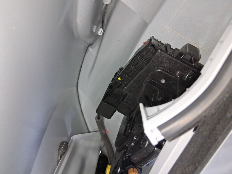 Recambio de cerradura puerta trasera derecha para kia ev3 referencia OEM IAM 81420EV000  