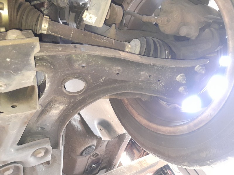 Recambio de brazo suspension inferior delantero izquierdo para seat ibiza iv (6j5, 6p1) 1.6 tdi referencia OEM IAM 6R0407151F  