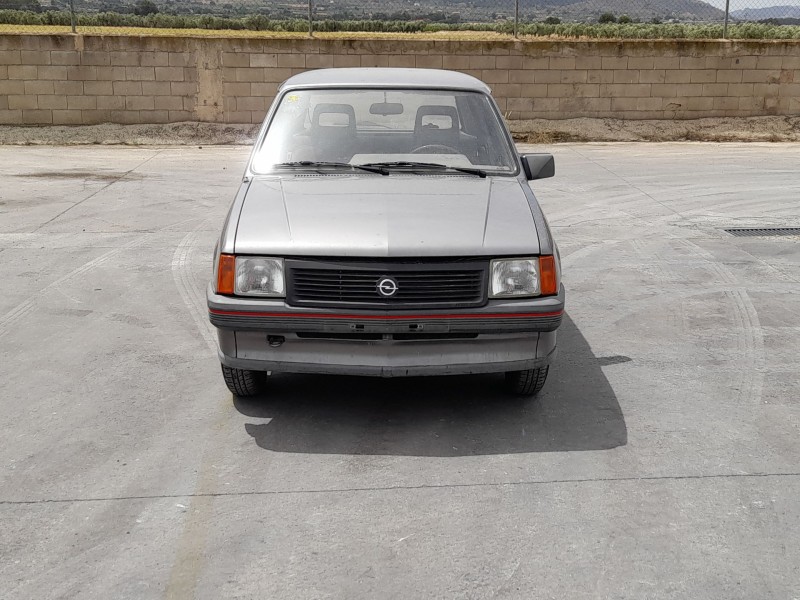 opel corsa a hatchback (s83) del año 1990