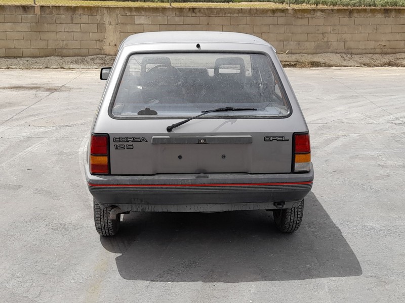 opel corsa a hatchback (s83) del año 1990