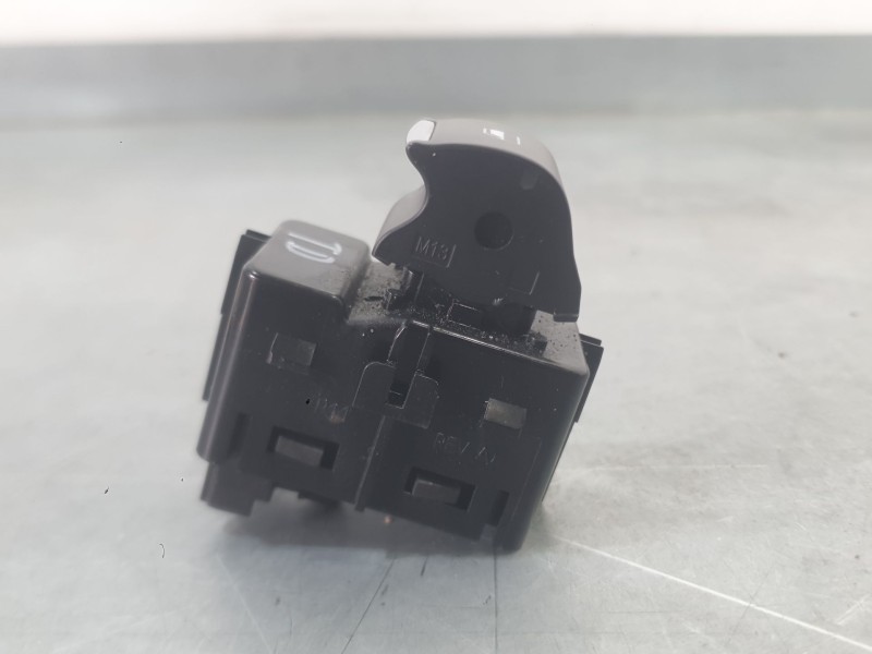 Recambio de mando elevalunas trasero derecho para ford ecosport 1.0 ecoboost referencia OEM IAM 2092818  