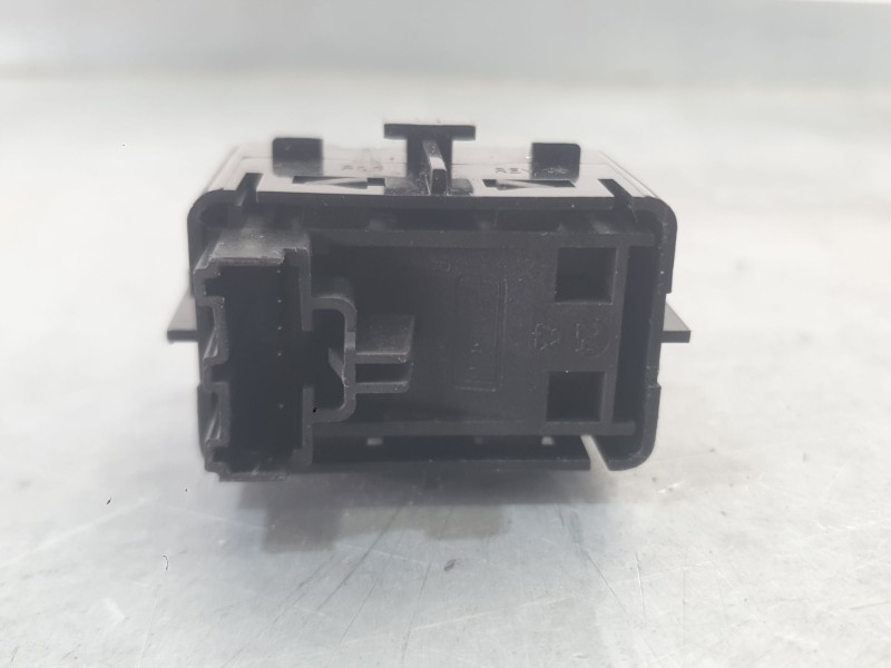 Recambio de mando elevalunas trasero derecho para ford ecosport 1.0 ecoboost referencia OEM IAM 2092818  