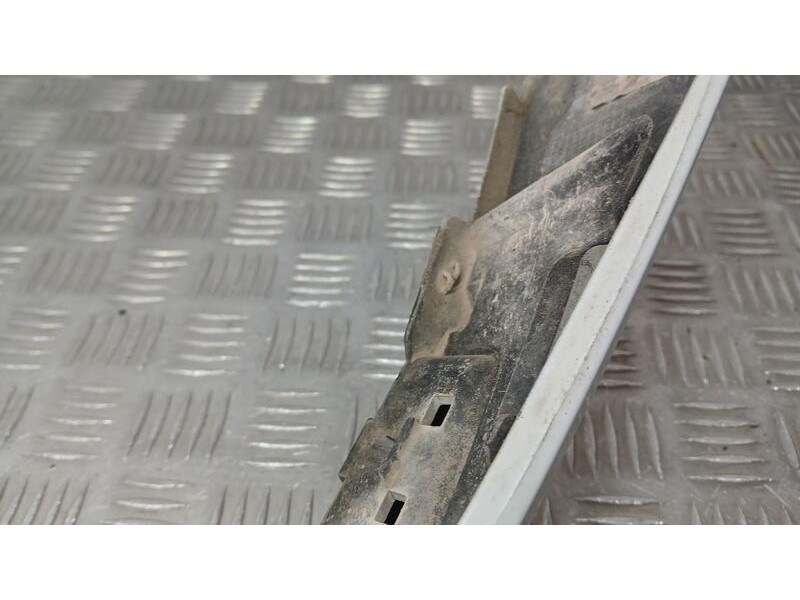 Recambio de rejilla delantera para nissan kubistar (x76) pro (l1) referencia OEM IAM 6230000QAD PATA ROTA Y ROZADO 