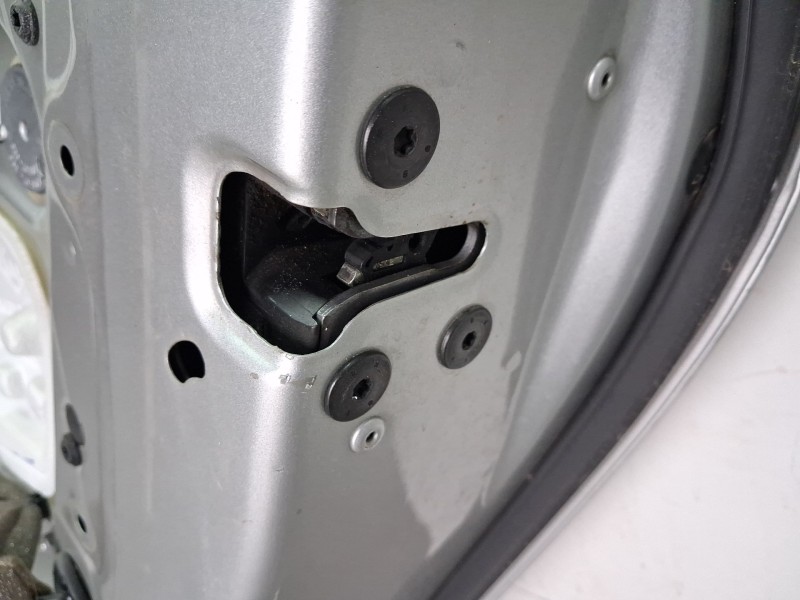 Recambio de cerradura puerta trasera derecha para renault scénic iii (jz0/1_) 1.5 dci referencia OEM IAM 825020033R  