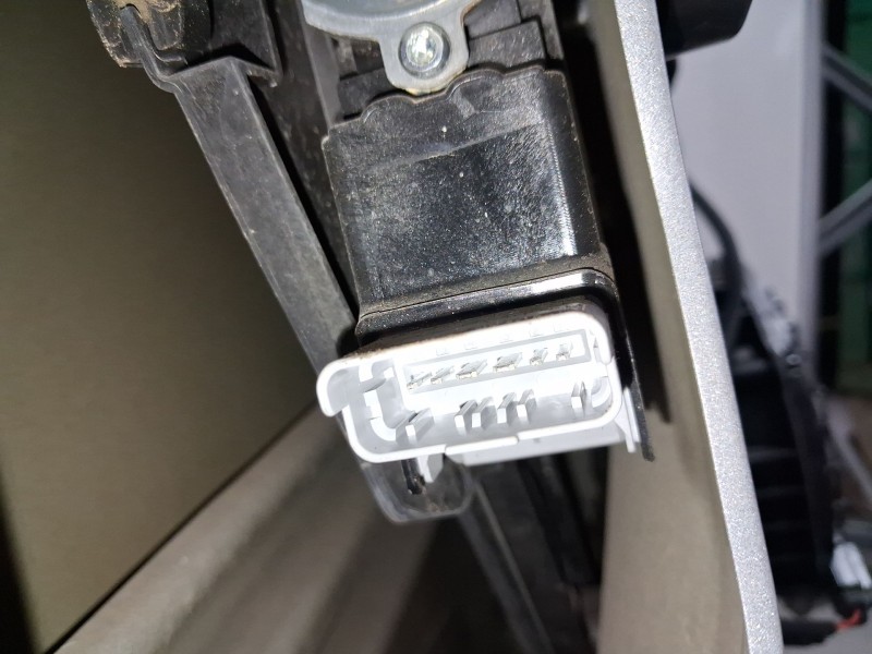 Recambio de elevalunas delantero izquierdo para opel corsa f (p2jo) 1.2 (68) referencia OEM IAM 9829043680 6 PINS ELECTRICO