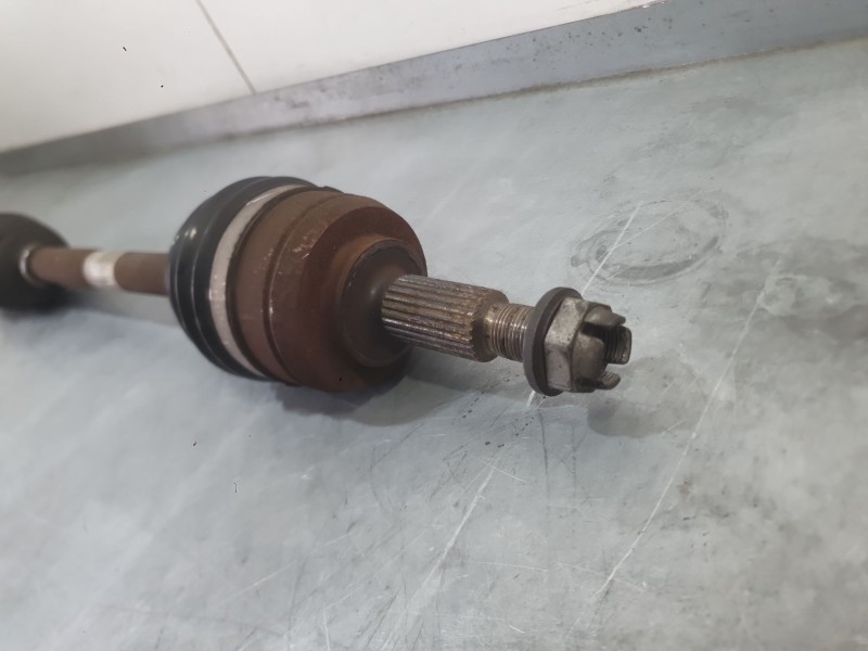 Recambio de transmision delantera izquierda para renault scénic iii (jz0/1_) 1.5 dci referencia OEM IAM 391016204R 8201353627 82