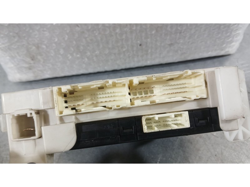Recambio de caja reles / fusibles para toyota yaris (_p13_) 1.5 (nsp131_) referencia OEM IAM   