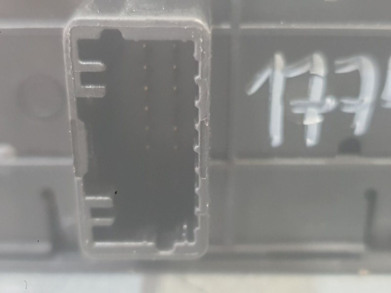 Recambio de mando elevalunas delantero izquierdo para renault scénic iii (jz0/1_) 1.5 dci referencia OEM IAM 809610017R  