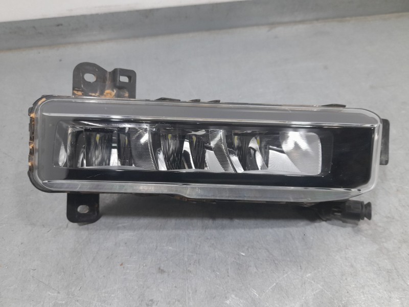 Recambio de faro antiniebla derecho para bmw 1 (f40) 118 d referencia OEM IAM 6317808998006 DIURNO 