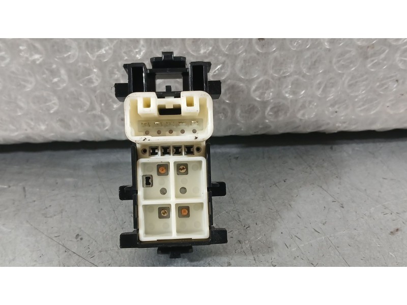 Recambio de mando elevalunas delantero derecho para toyota yaris (_p13_) 1.5 (nsp131_) referencia OEM IAM 848100D030  