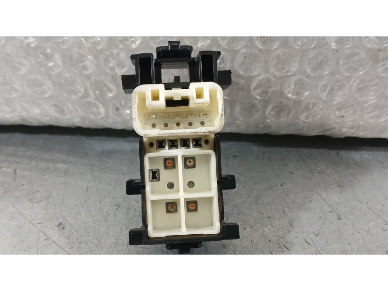 Recambio de mando elevalunas trasero izquierdo para toyota yaris (_p13_) 1.5 (nsp131_) referencia OEM IAM 848100D030  
