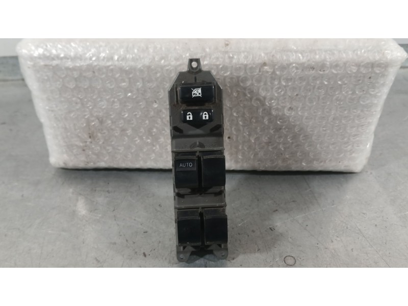 Recambio de mando elevalunas delantero izquierdo para toyota yaris (_p13_) 1.5 (nsp131_) referencia OEM IAM 8482002320  