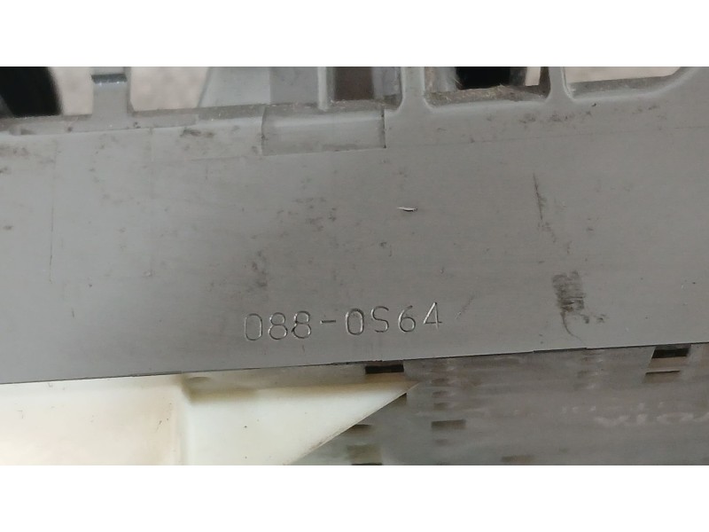 Recambio de mando elevalunas delantero izquierdo para toyota yaris (_p13_) 1.5 (nsp131_) referencia OEM IAM 8482002320  