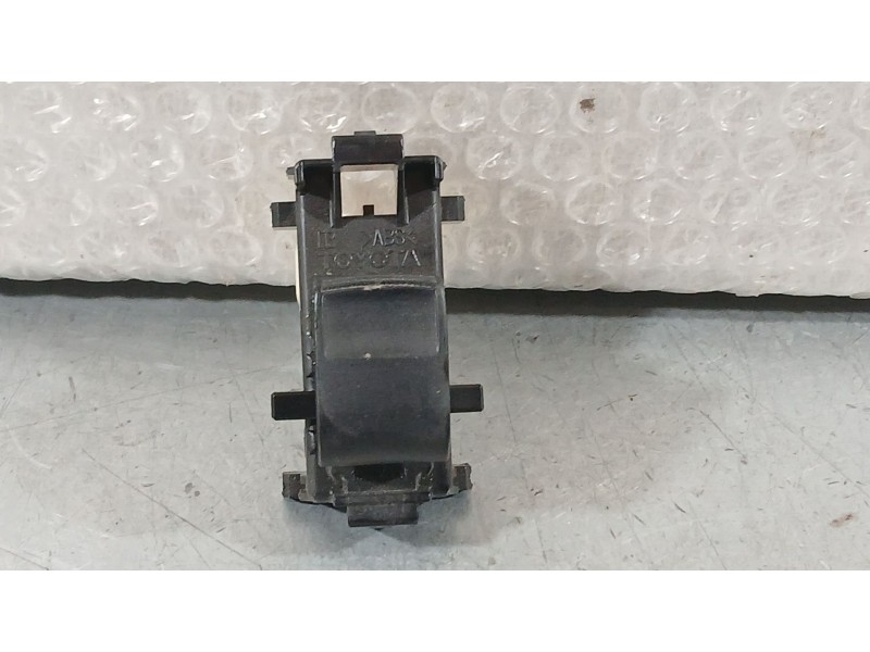 Recambio de mando elevalunas trasero derecho para toyota yaris (_p13_) 1.5 (nsp131_) referencia OEM IAM 848100D030  