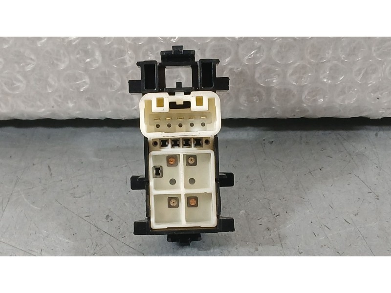 Recambio de mando elevalunas trasero derecho para toyota yaris (_p13_) 1.5 (nsp131_) referencia OEM IAM 848100D030  